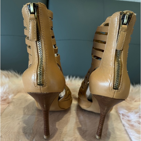 Nine West woman’s tan heels - Picture 2 of 3
